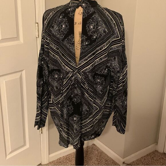 Free People Walking on a Dream Oversized Tunic w/ Cutout neck size XS - Picture 3 of 8